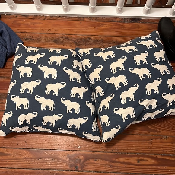 Pottery barn elephant throw pillows blue and white - Picture 2 of 2